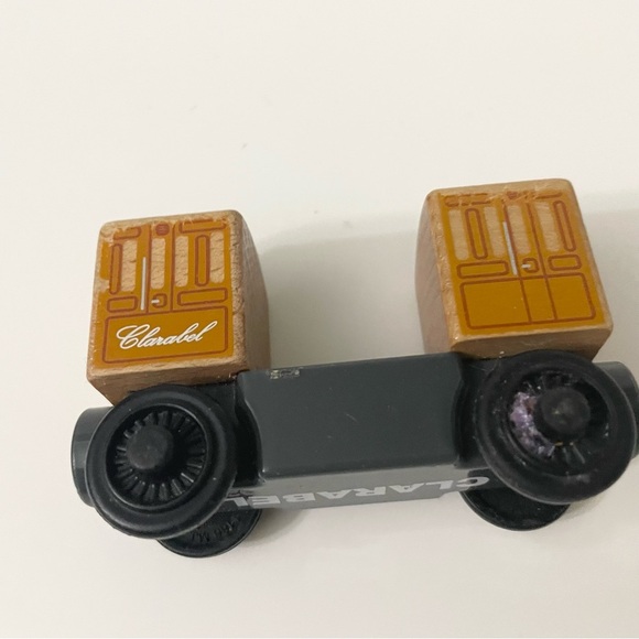 Thomas & Friends Wooden Clarabel Train - Picture 10 of 13